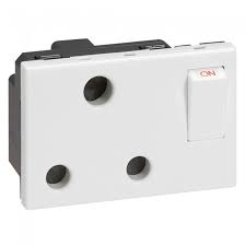 LEGRANT ARTEOR 2P+E SWITCH SOCKET WHITE